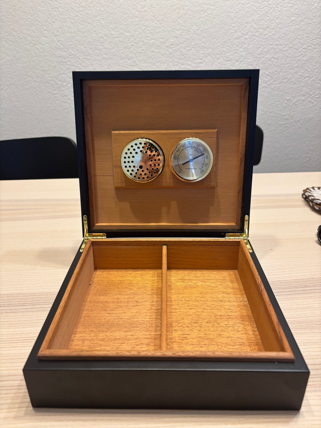 Cigar Humidor Box Hygrometer Humidifier Wood Case Glass Top Cherry Spanish Cedar